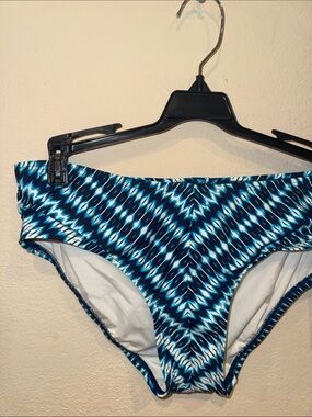 NWT Coco reef bikini side shirted bottom